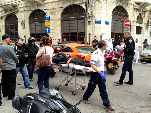 بالفيديو: اعتقال سائق دراجة نارية مصاب بعد مطاردته من قبل الشرطة بيافا